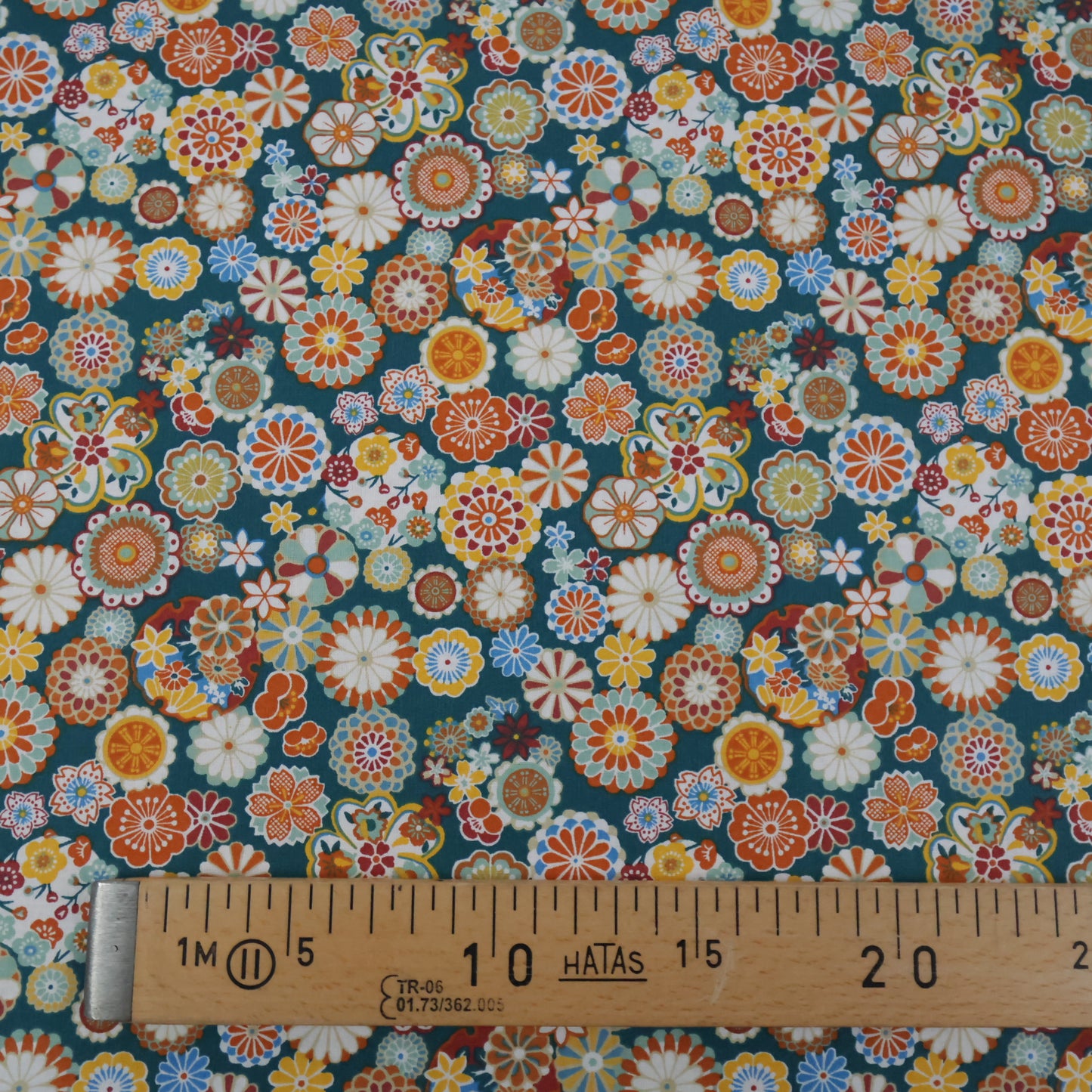 Coton à petites fleurs sur fond bleu