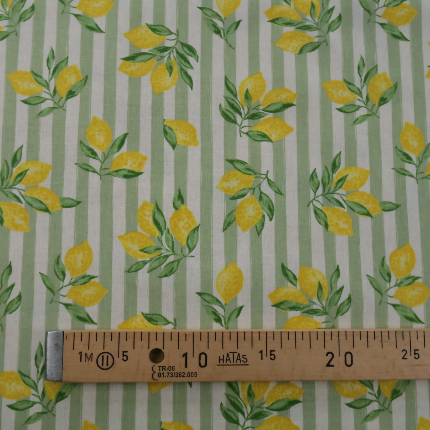 Coton citron jaune sur lignes vertes et blanches
