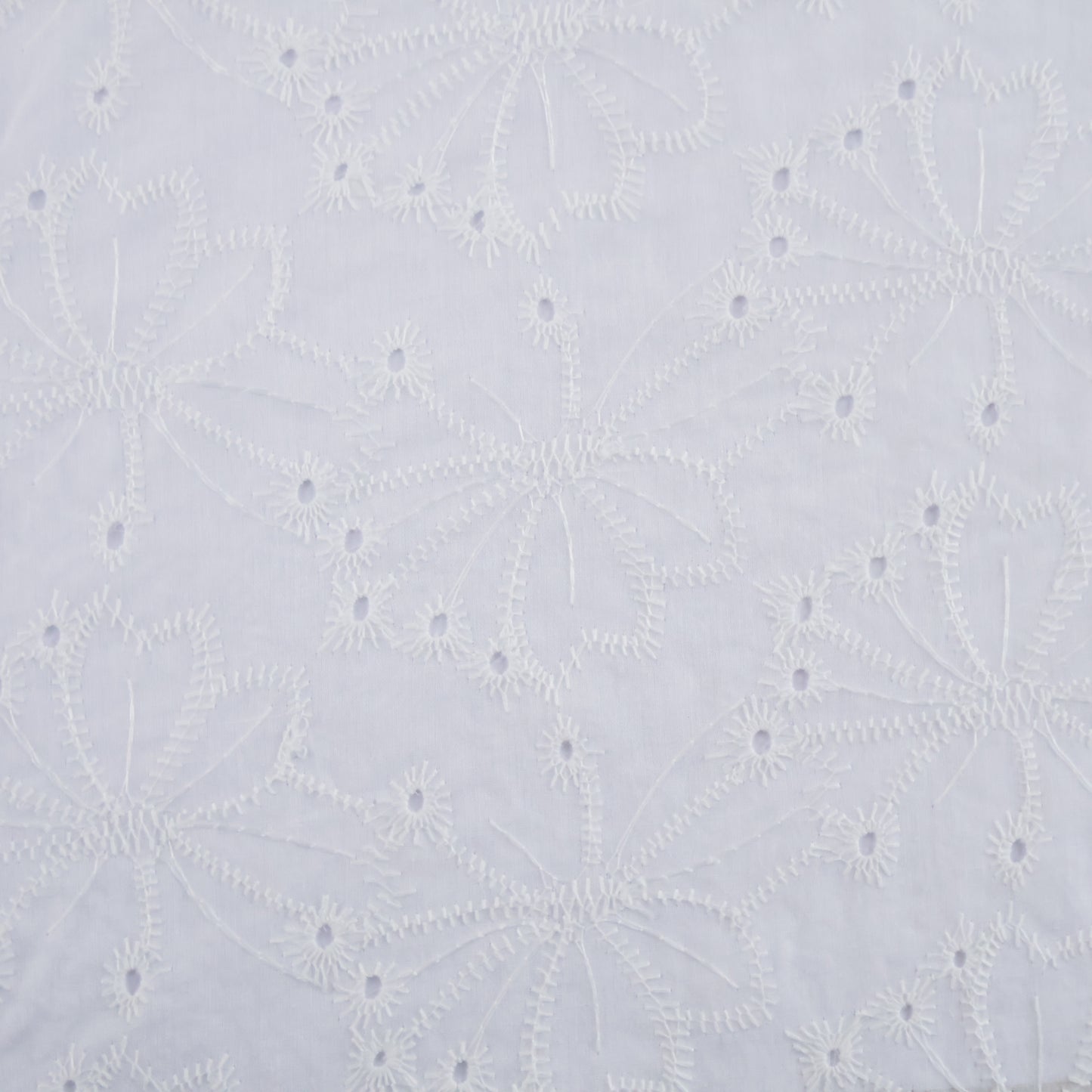 Broderie anglaise 2