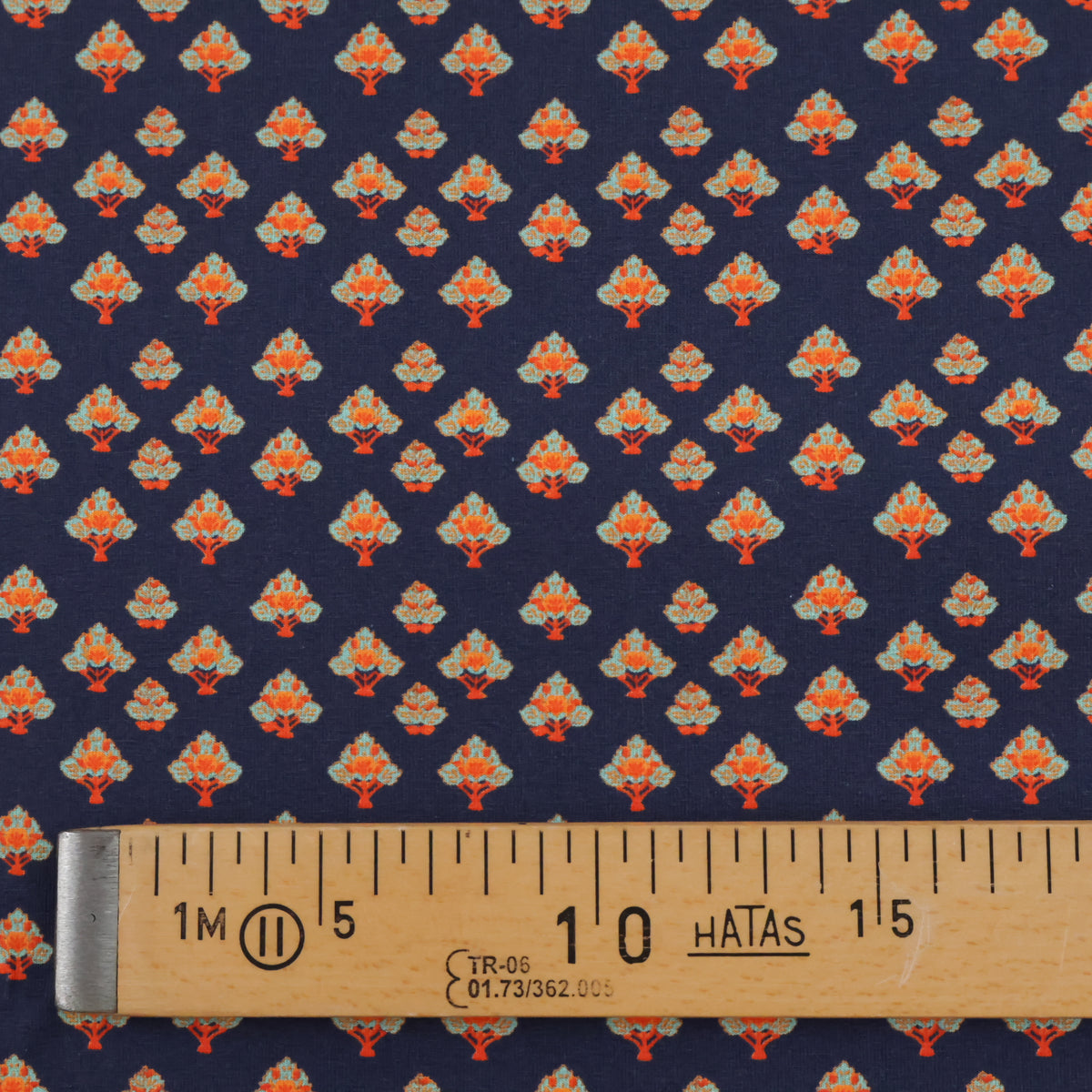 Jersey fleuri d'inspiration indienne sur fond bleu