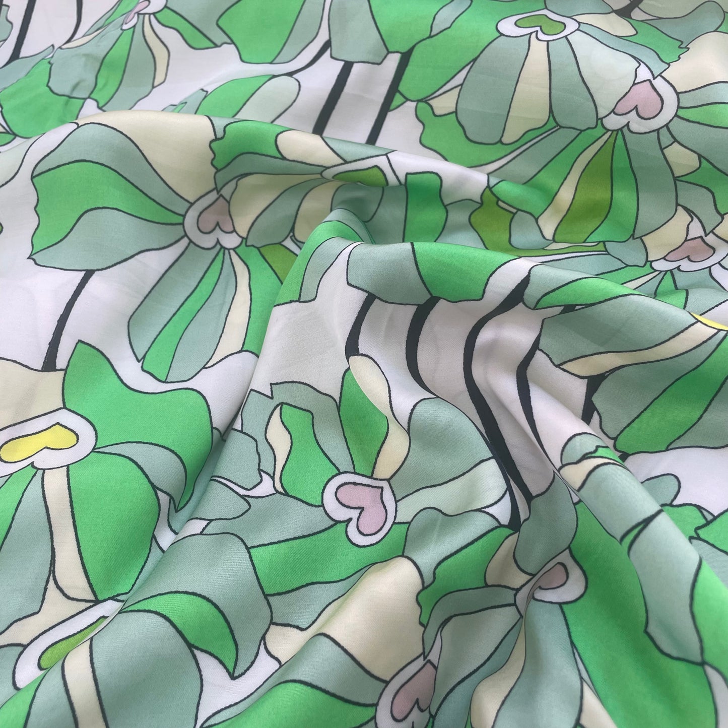 Satin grandes fleurs vertes