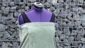 Paréo de douche vert en tissu doux et absorbant, idéal pour une sortie de bain confortable