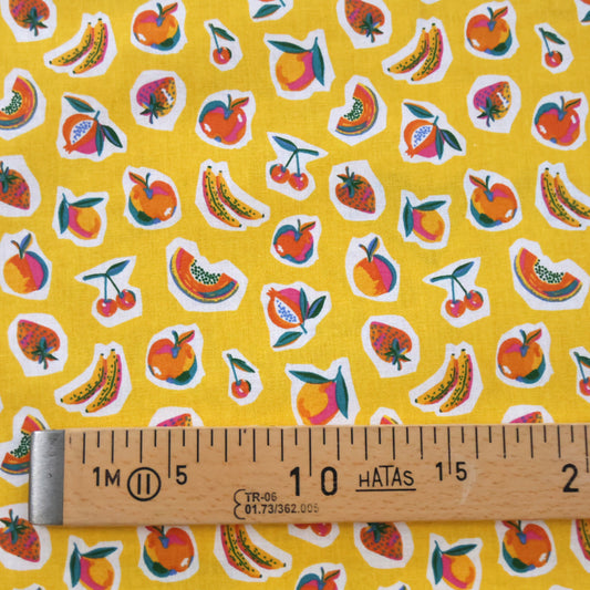 Coton Sirop de fruits colorés sur fond jaune