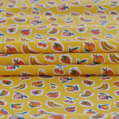 Coton Sirop de fruits colorés sur fond jaune