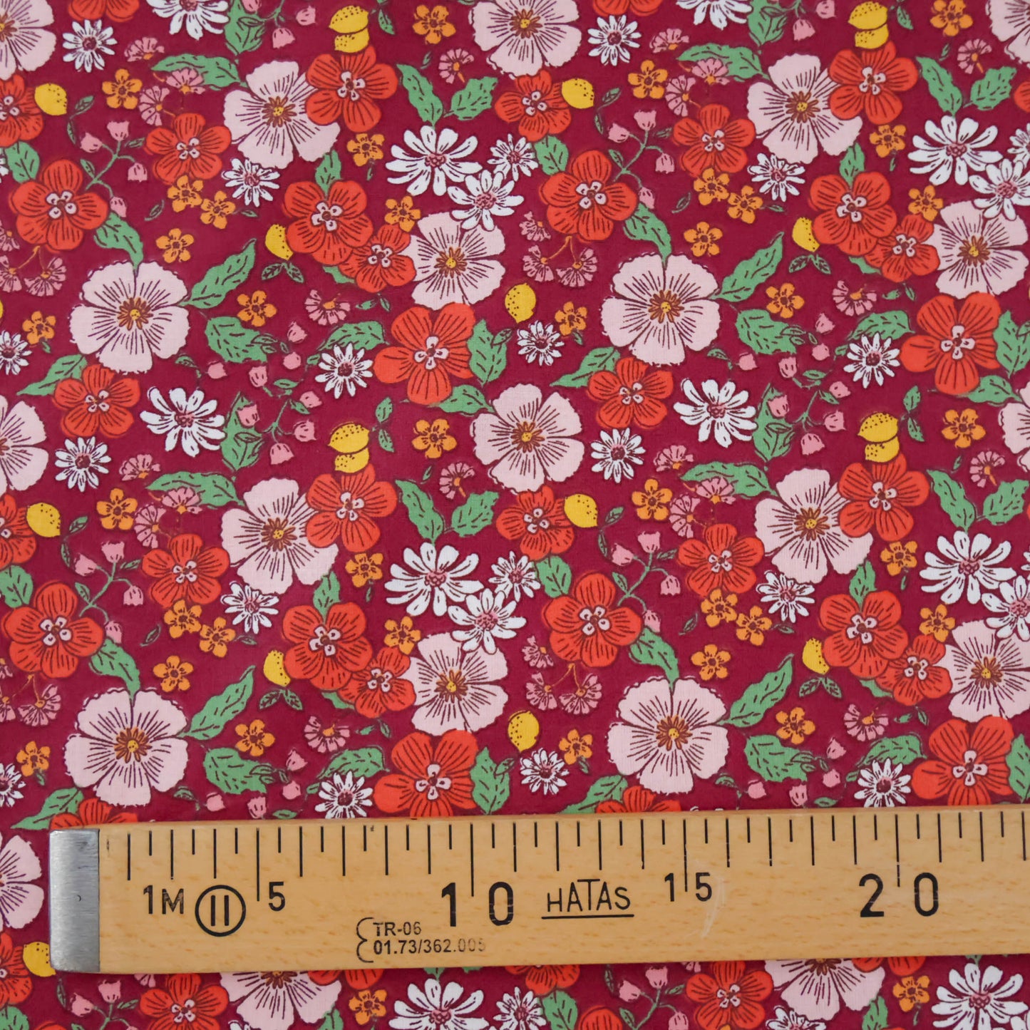 Coton Fleurs et citron sur fond bordeaux