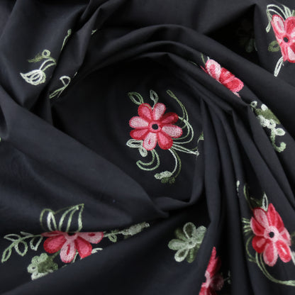Popeline brodée noire Fleurs vertes
