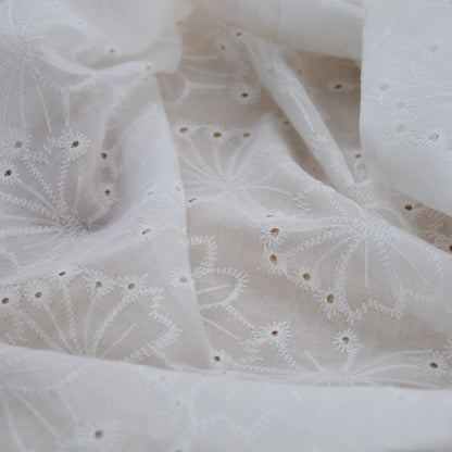 Broderie anglaise 2
