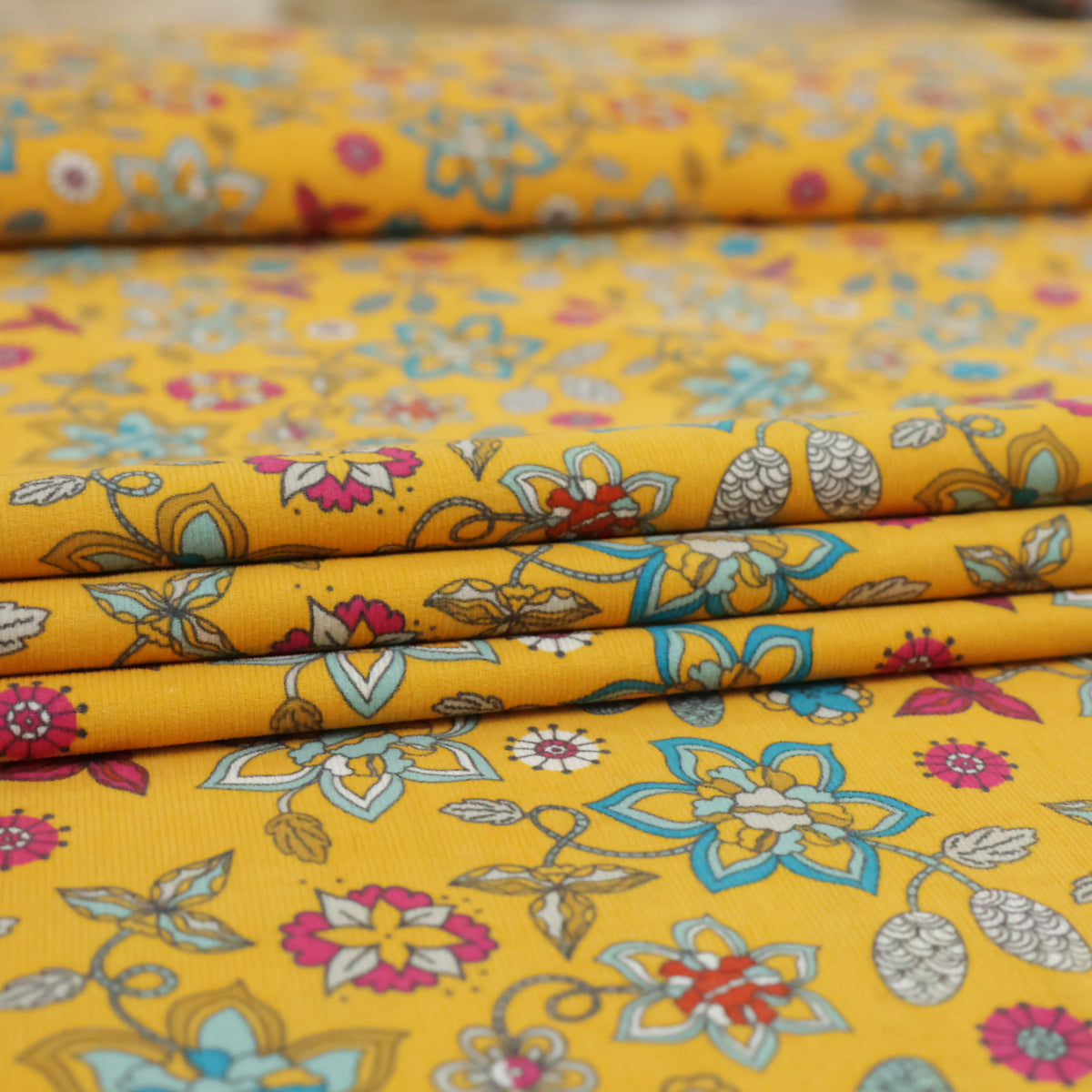 Velours milleraies floral rétro