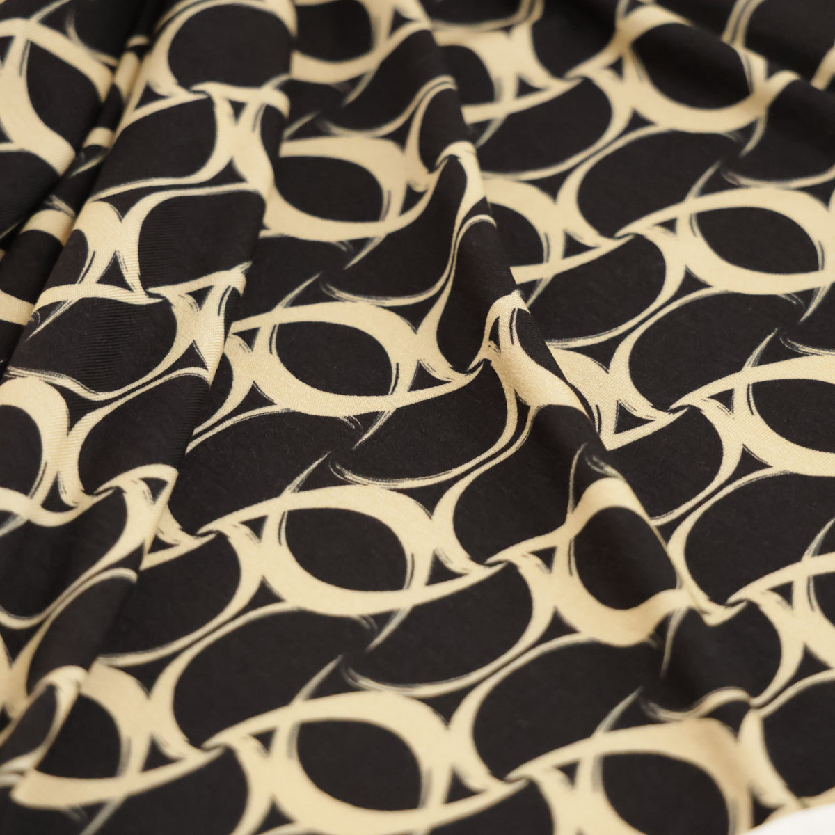 Jersey tourbillon beige sur fond noir