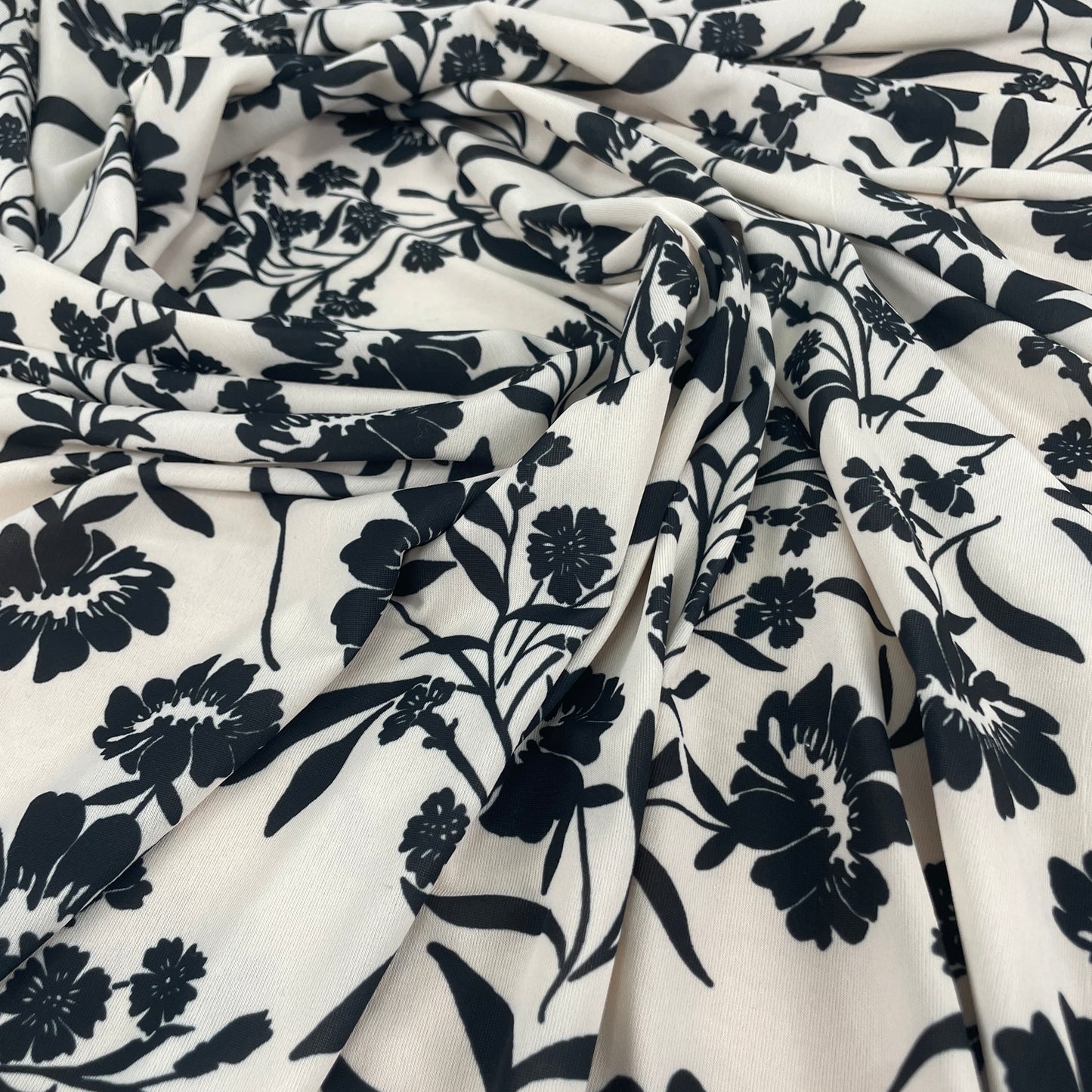 Viscose élasthanne blanche à fleurs noires