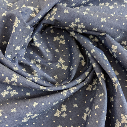 Chambray bleu foncé à papillons blancs