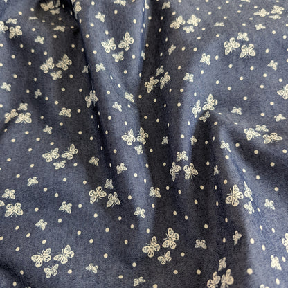 Chambray bleu foncé à papillons blancs