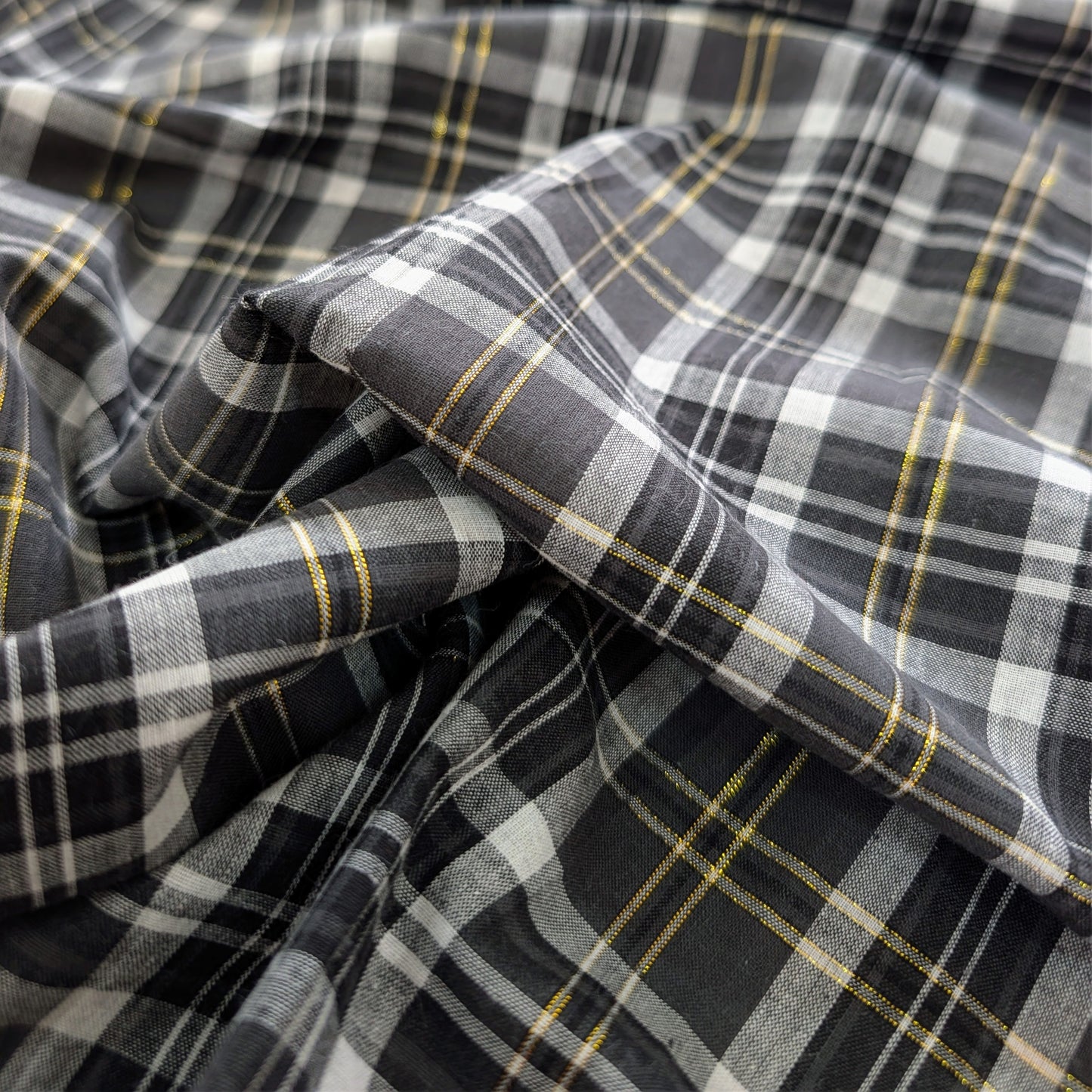 Coton esprit tartan écossais noir - gris avec fil lurex doré