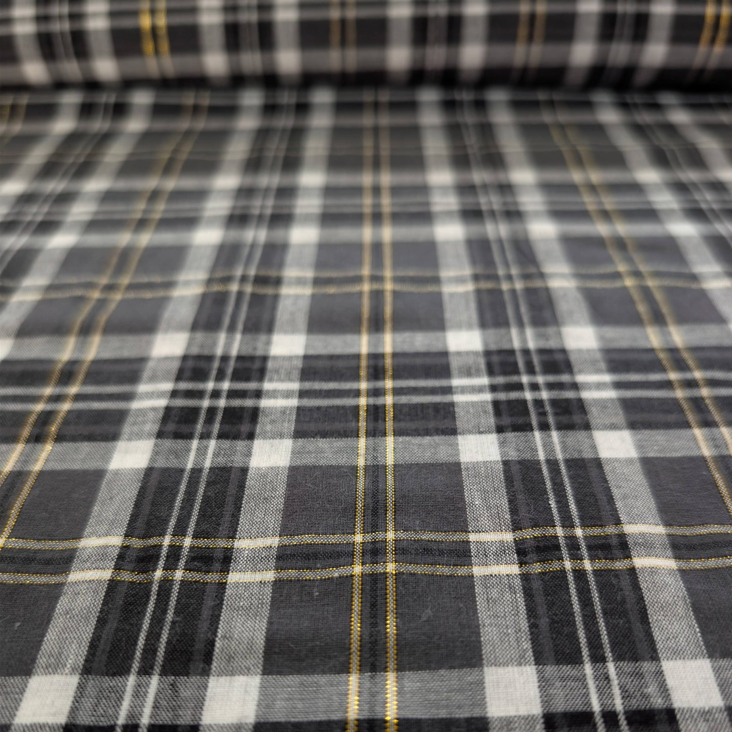 Coton esprit tartan écossais noir - gris avec fil lurex doré