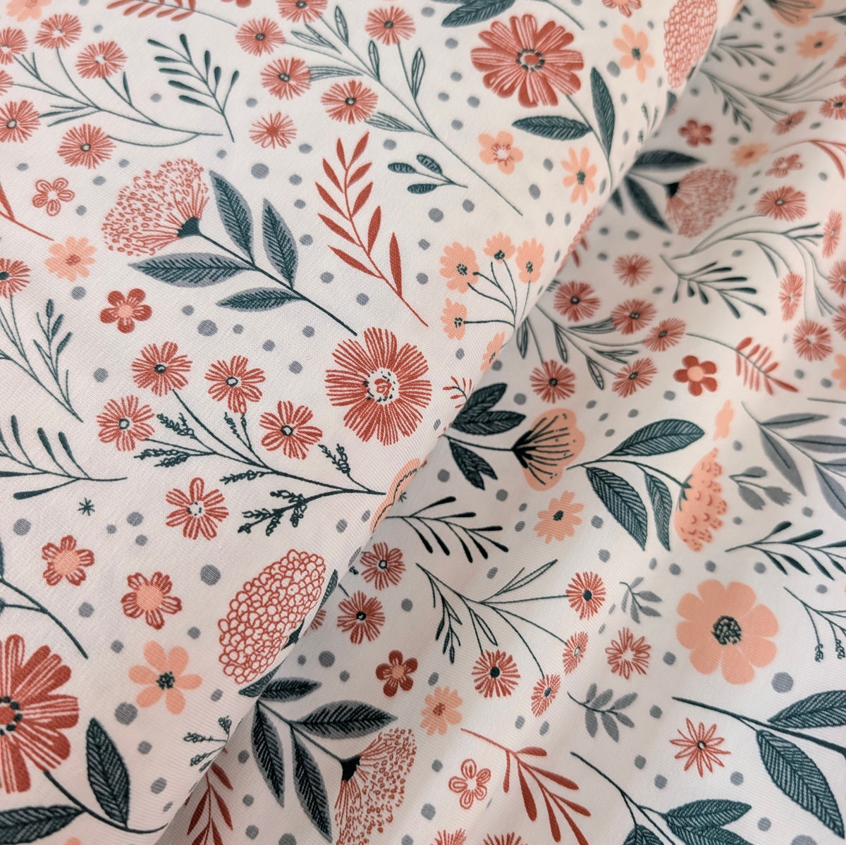 Jersey fleuri fond blanc